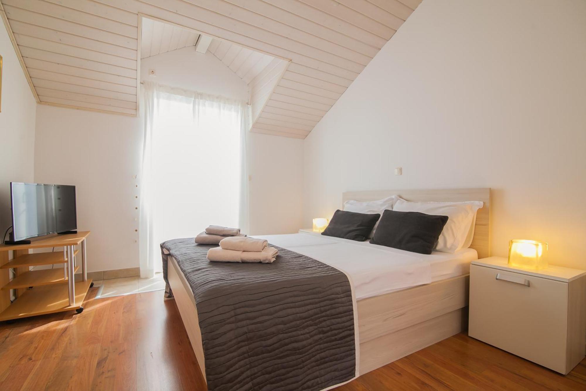 Helvetia Sunny Apartments Bol Exteriér fotografie