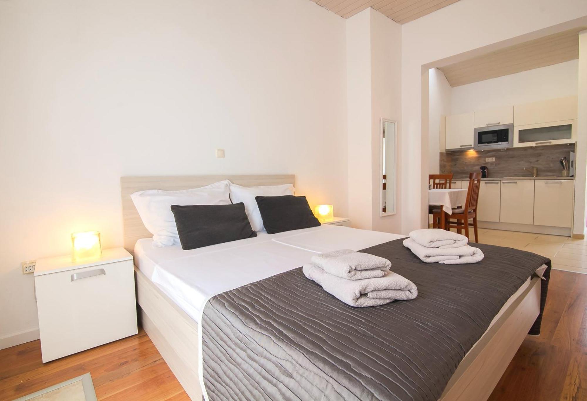 Helvetia Sunny Apartments Bol Exteriér fotografie