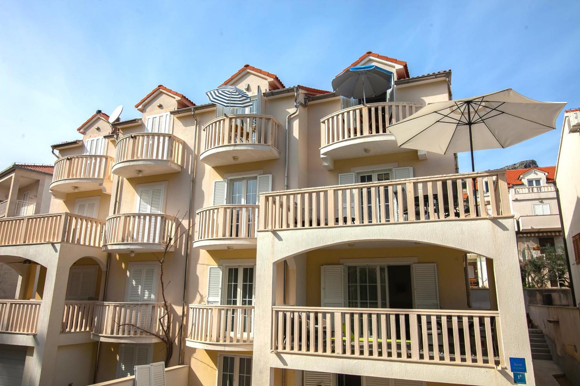 Helvetia Sunny Apartments Bol Exteriér fotografie