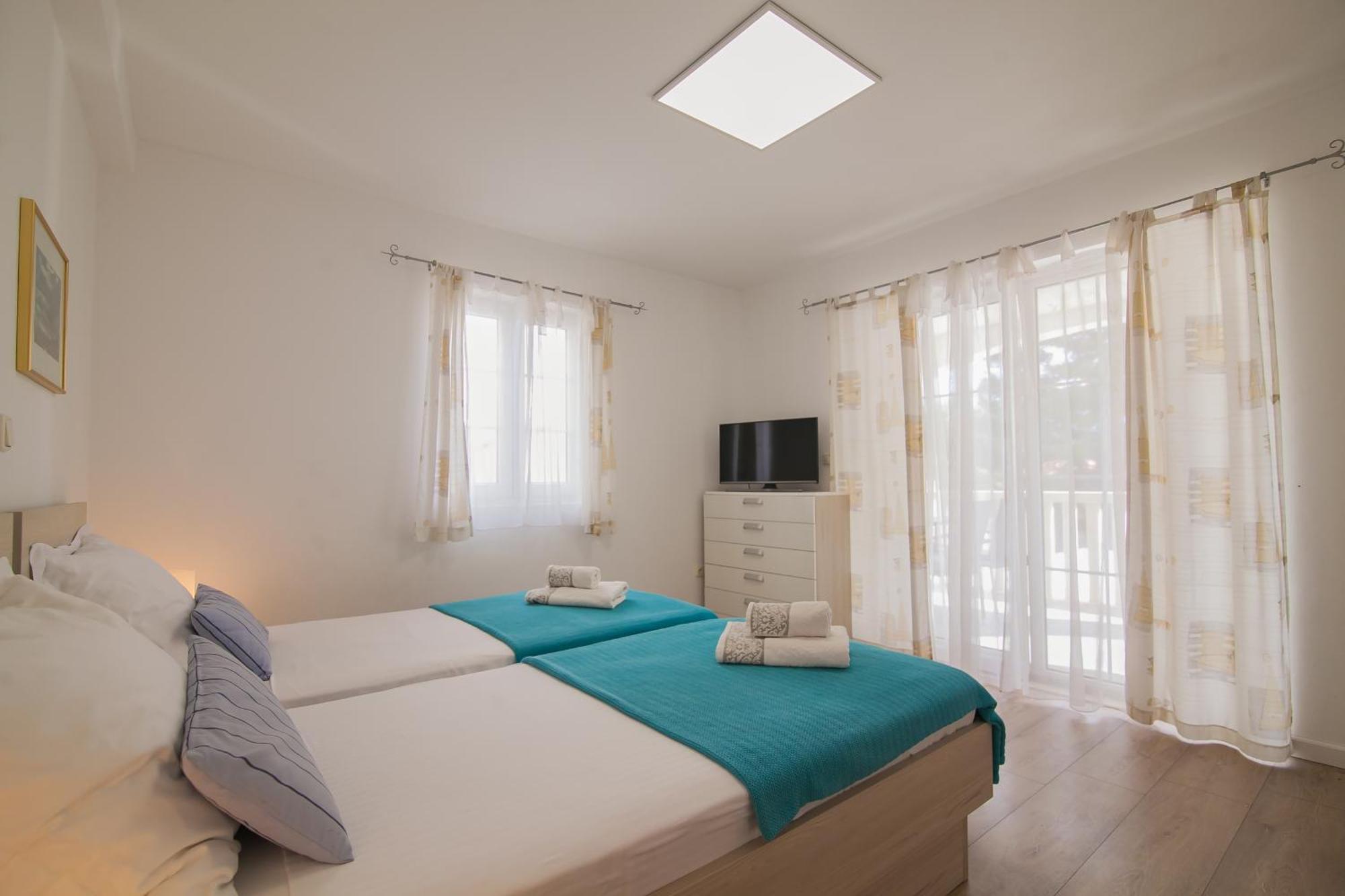 Helvetia Sunny Apartments Bol Exteriér fotografie